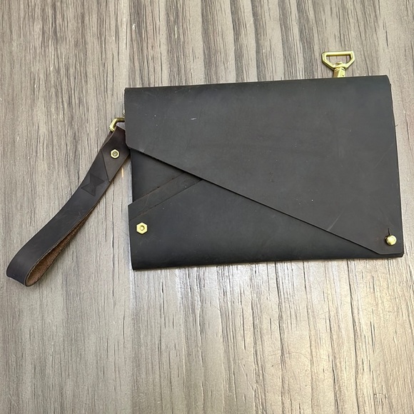 THE HOUND SUPPLY COMPANY LEATHER WRISTLET BAG - Picture 1 of 15